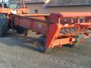 Kirchner Triumph L 25 type 2,5 ton iron side mounted small fertilizer spreader