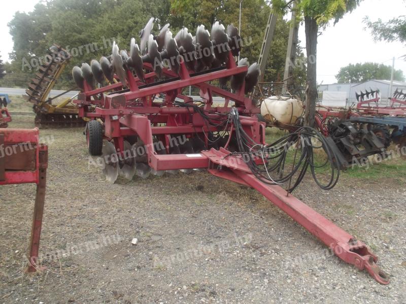 7,2 m heavy IH Kühne reel with puller for sale, transport width 2,9 m