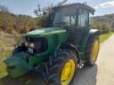 John Deere 5820