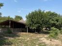 Arable land farmhouse for sale in one piece