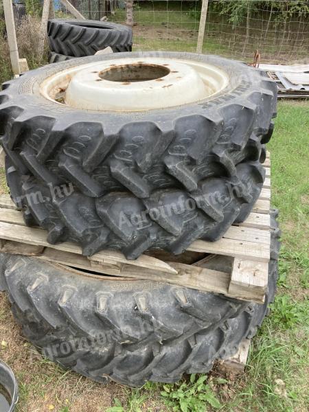 Wheel set - Wheel size: front: 9,5-28, rear: 9,5-42, NH TD95D tractor used