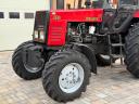 Belarus MTZ 820 Traktor mit Lamellenzapfwellenantrieb