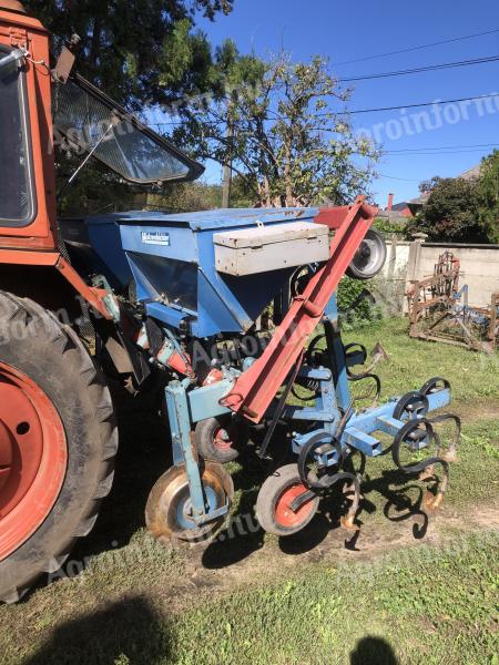 For sale Hatzenbichler fertilizer spreader