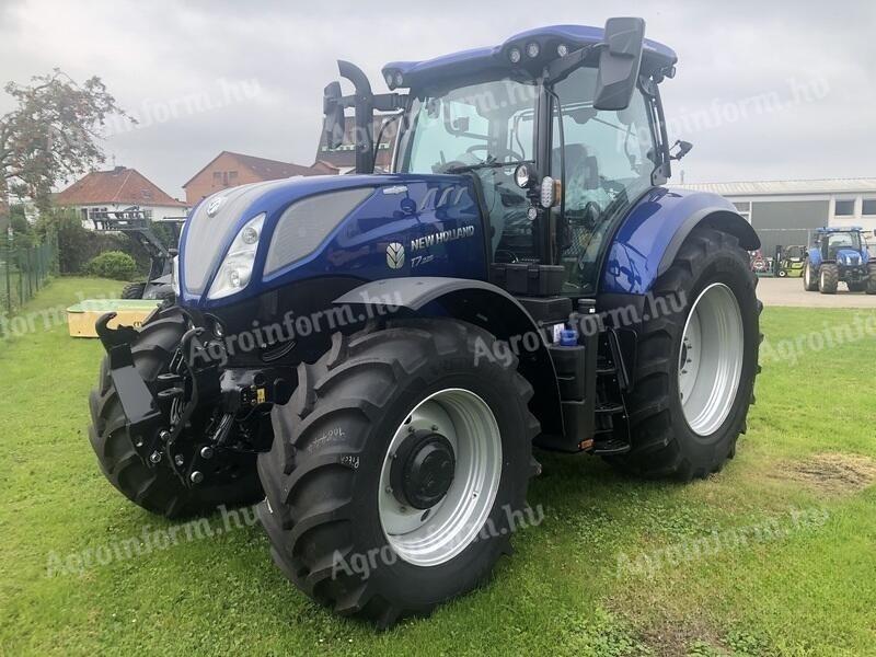 New Holland T7.225 Auto Command tractor