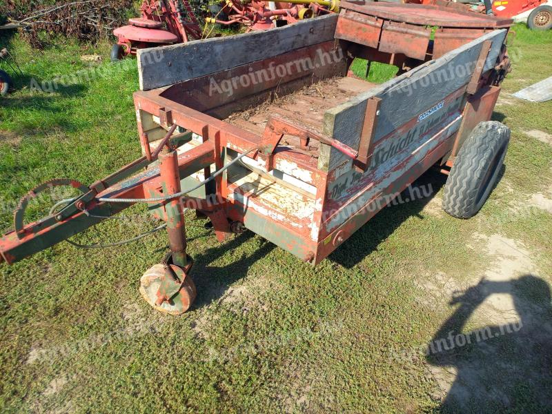 Small fertiliser spreader