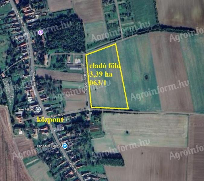 Arable land for sale in a village centre