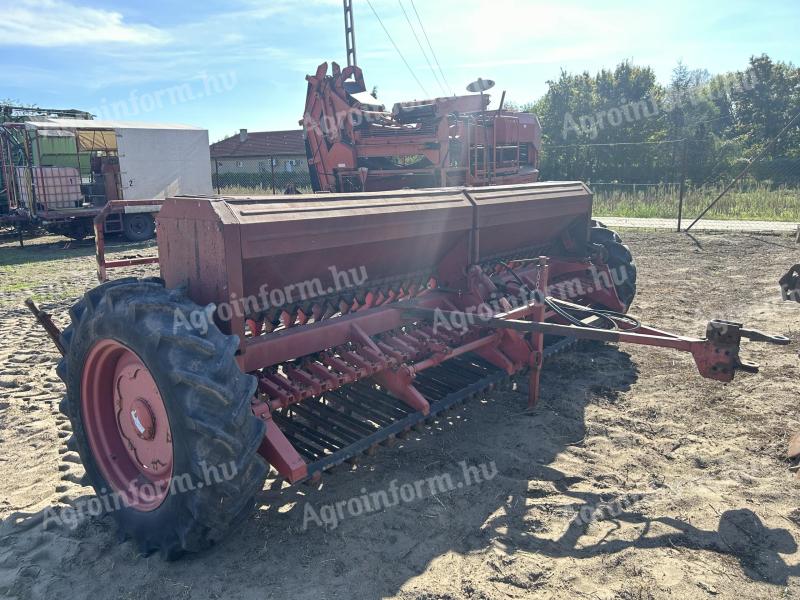 Lajta 32 seed drill, grain drill