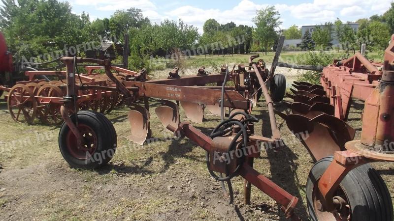 6 head IH Case plough for sale