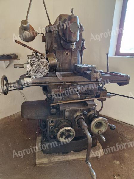 Milling machine