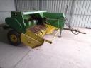 John Deere 332A balirka