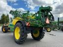 John Deere R962i field trailed sprayer