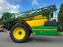 John Deere R962i field trailed sprayer