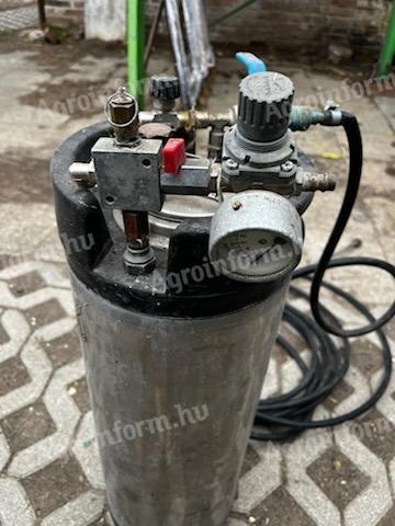 Foam generator