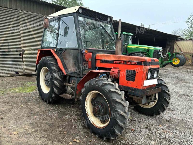 Zetor 6245 v továrenskom stave