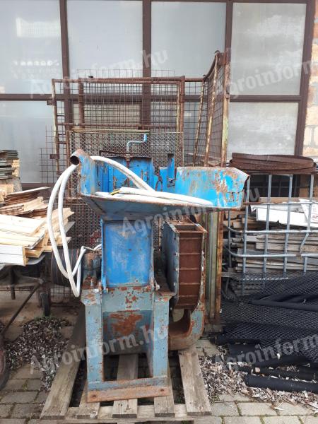 D24 hammer mill