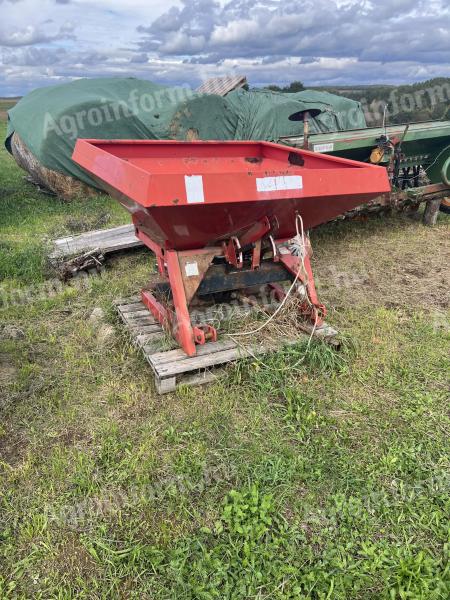 Fertilizer spreader