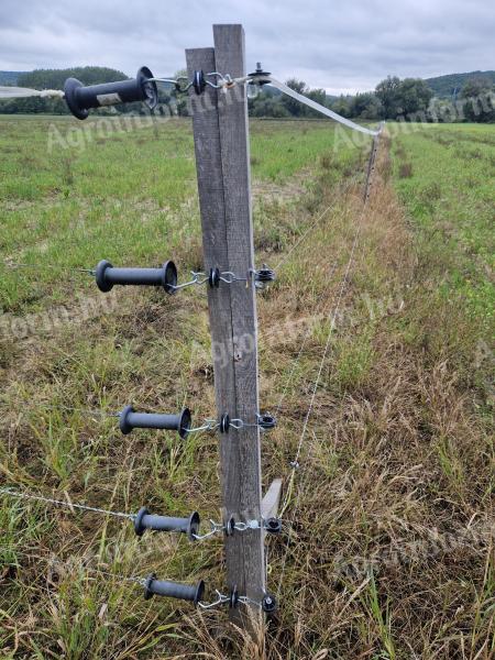 Complete electric shepherd with solar panel, stakes