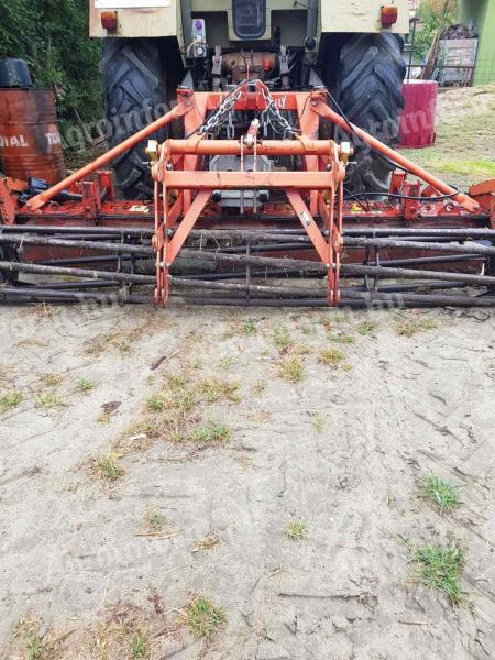 Lely 3 metre rotating crane