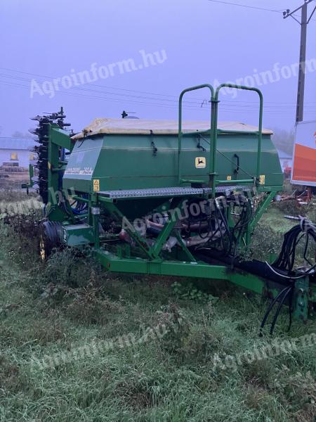 Prodajem sijačicu John Deere 740A