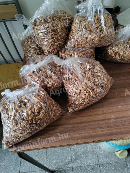 Walnut kernels, 2nd class, for baking, for beiglibe, 3000 Ft/kg, 5 kg, for sale, postage