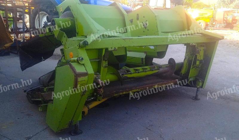 Claas corn adapter, hydraulically folding