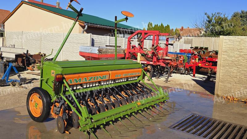 Amazone D8 disc seed drill