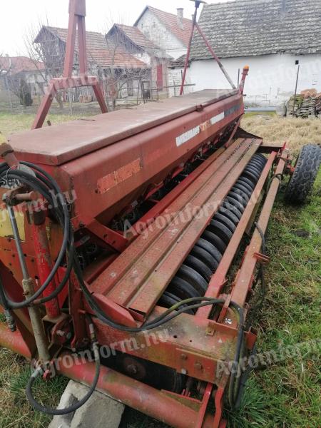 IH-6200 Seeder