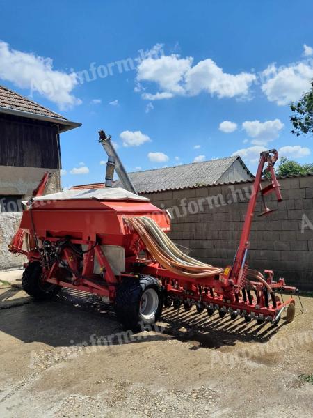 Kverneland Accord DV6 seed drill