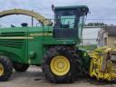 John Deere 7300 silage harvester