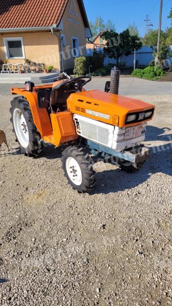 Kubota B1600 small tractor with technician