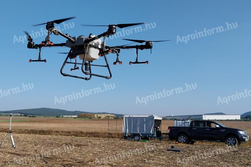 Drone pentru protecția culturilor, pulverizare, aplicare de granule