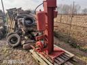 Hydraulic log splitter with tractor gimbal