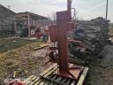 Hydraulic log splitter with tractor gimbal