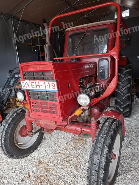 Mtz 50 tractor Technical: 2028.10. Two hydraulic circuits at the rear, towable