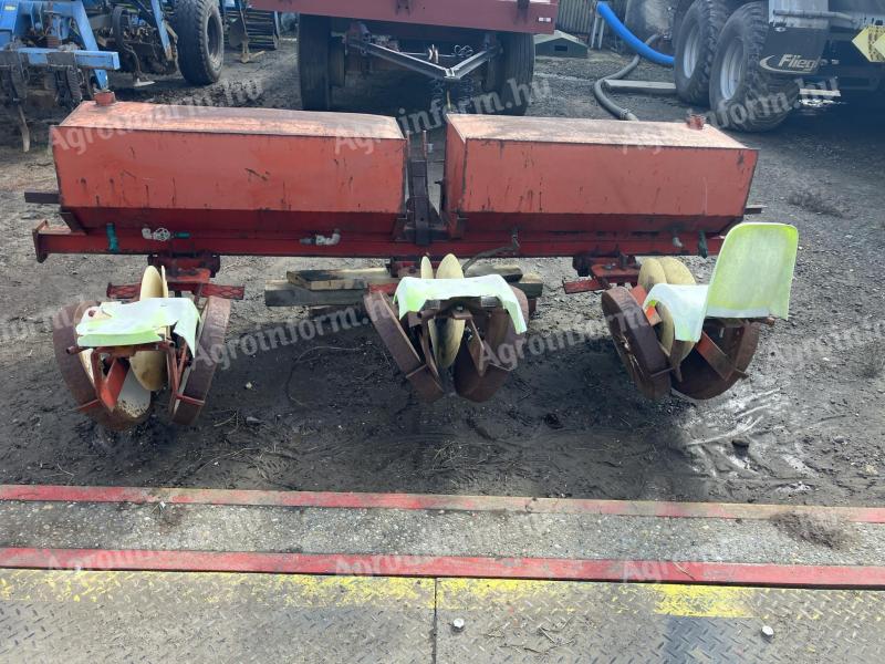 For sale a 3 row planter