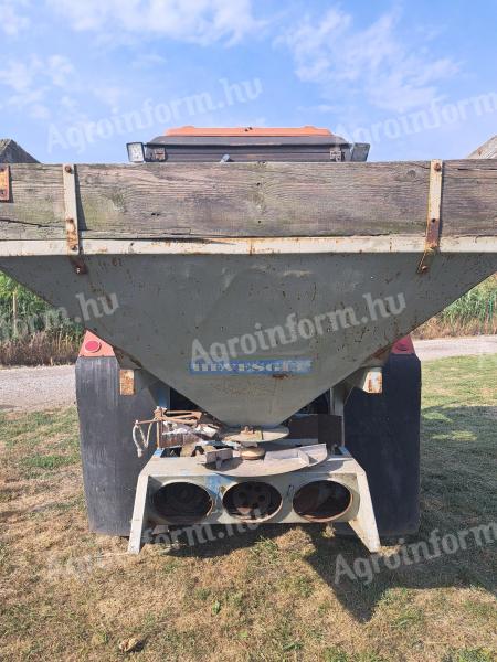 Fertilizer spreader