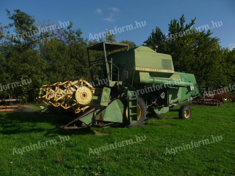 John Deere 965 combine