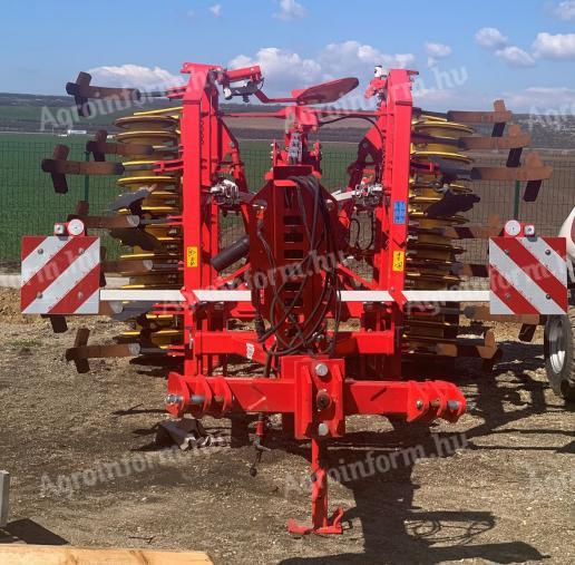 Pöttinger Synkro 4030 T - cultivator de sol tractat