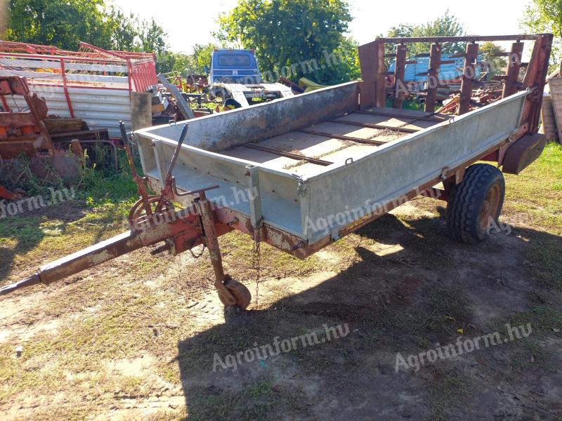 Stationary cylinder fertiliser spreader