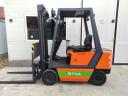 STILL diesel forklift lifting 1.5 tonnes