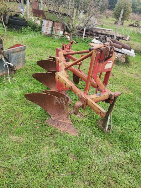 Kongskilde 3 head plough for sale