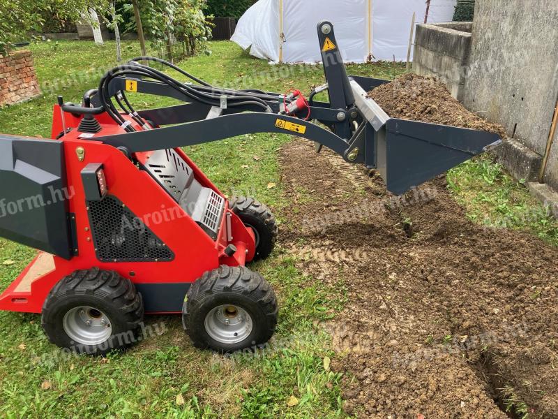 Mini încărcător quad (4x4) SUA. Briggs cu motor de 13,5 CP, de vânzare din cauza neutilizării