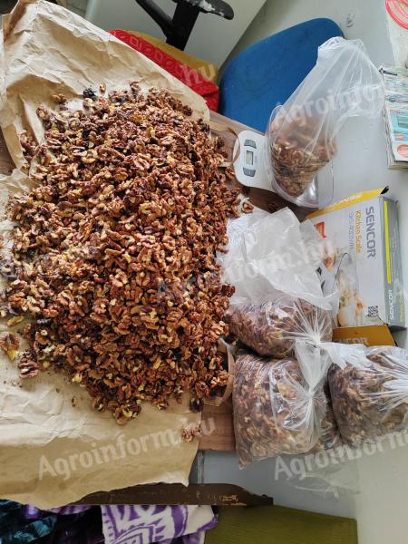 I sell walnut kernels for 3300 Ft/kg, I also send by GLS courier. Order now