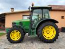 Ciągnik John Deere 5820