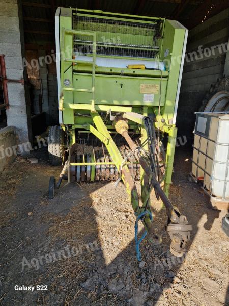 Claas Rollant 66 baler