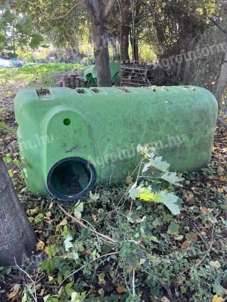 Used 3 m³ plastic tank for sale