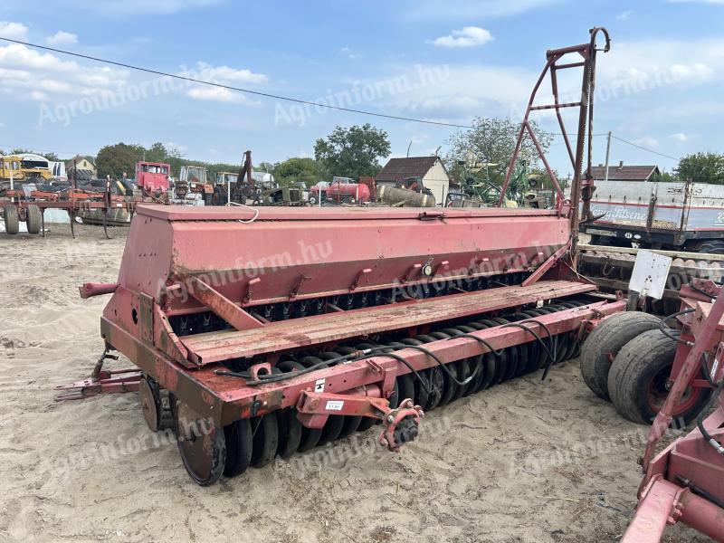 Kühne IH 6200 seed drill, grain drill