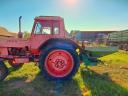 Tractor MTZ-80 și distribuitor de îngrășăminte într-unul singur