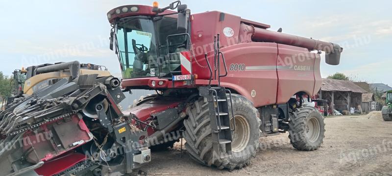 Case IH 8010 combine harvester