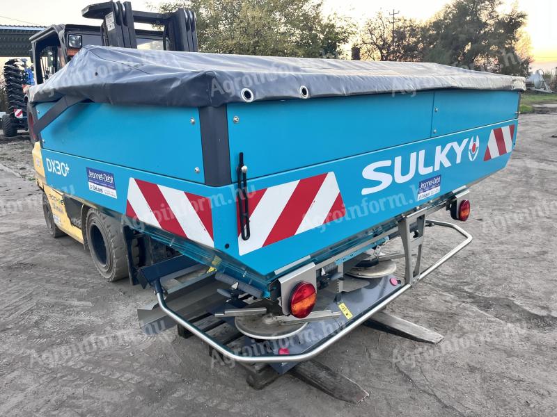 Rozmetadlo hnojiv SULKY DX30+ TRIBOND 18-28 m